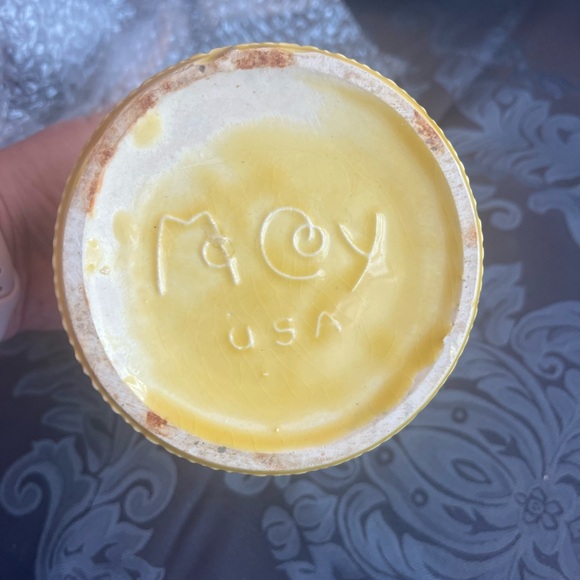 Vintage McCoy Yellow Basketweave Planter - Picture 2 of 4